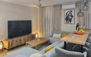 3 Bedroom Stunning Apartment In Maslenica